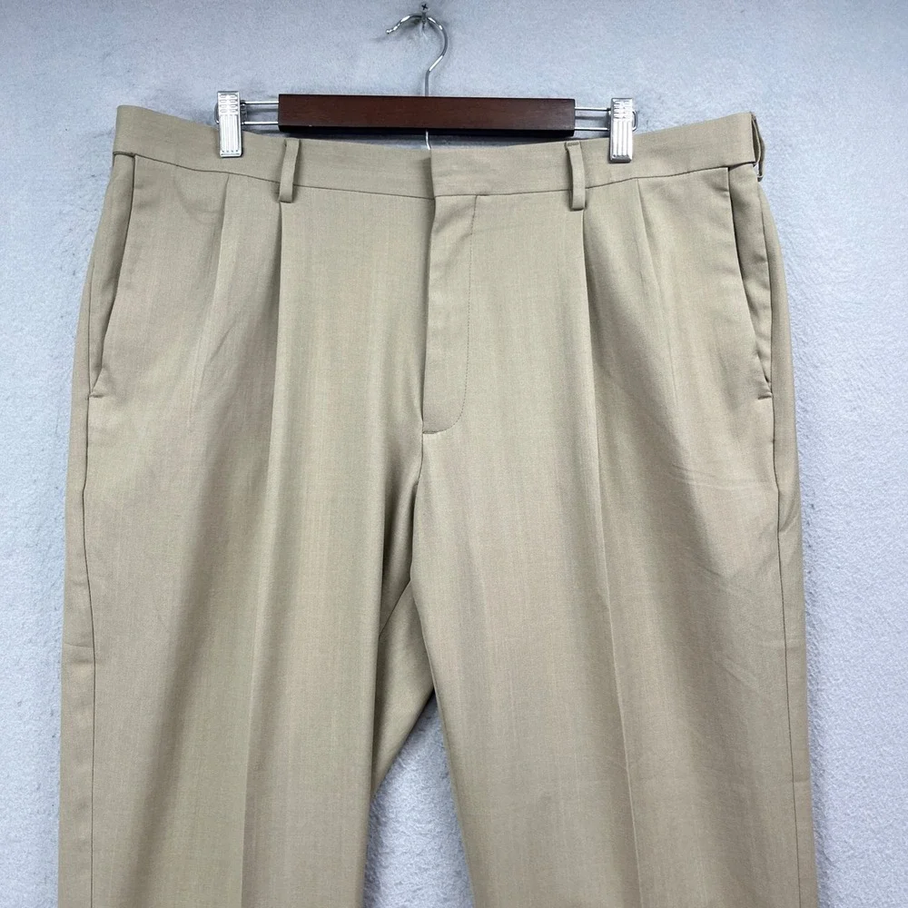Haggar Dress Pants Mens 38x29 Premium Comfort Khaki Pleated Cuffed Professional